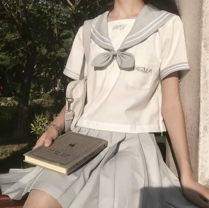 带剑的小孩
